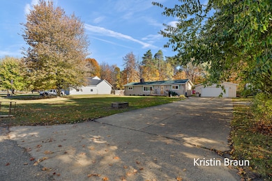 8350 S Evergreen Dr, Newaygo, MI 49337 - photo 4