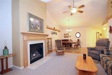 105 Northlight Way unit 46, Fitchburg, WI 53711 - photo 2