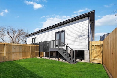 3110 Evella St unit B, Houston, TX 77026 - photo 2