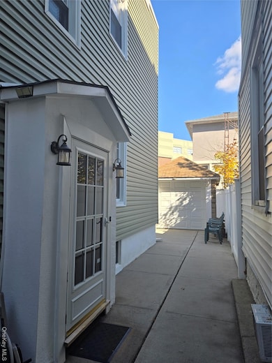 8433 124th St, Kew Gardens, NY 11415 - photo 2