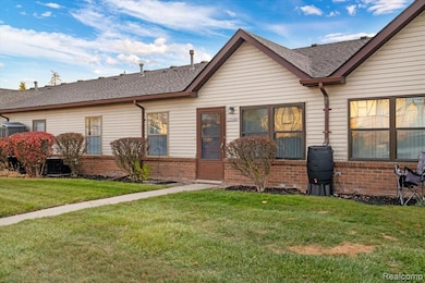 23650 Cottrell St unit 18, Clinton Township, MI 48035 - photo 4