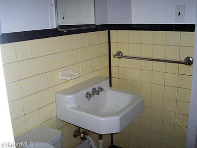 1862 Runnymede Rd, Winston Salem, NC 27104 - photo 5