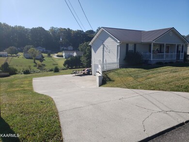 505 Bowers Park Cir, Knoxville, TN 37920 - photo 2