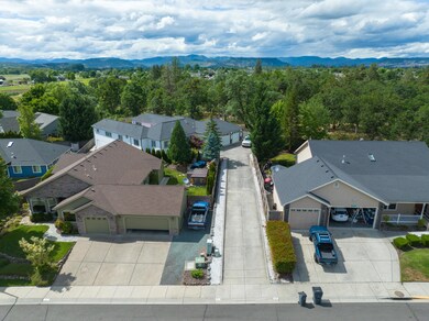 875 N Mountain Ave, Central Point, OR 97502 - photo 3