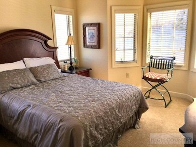 Guest Bedroom: Plenty of room for a queen size bed