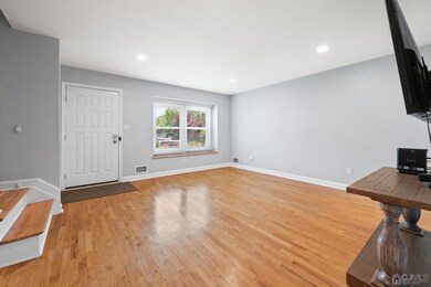 427 Gambocz Ct, Monmouth Junction, NJ 08852 - photo 7