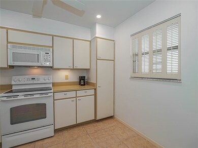 Racquet Club West Building unit PH8, Vero Beach, FL 32963 - photo 4