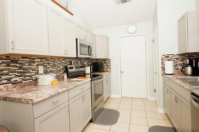 4821SummerCoveKitchen35