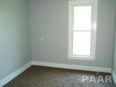323 E 11th St, Davenport, IA 52803 - photo 3
