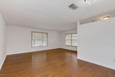 4964 Lofty Pines Cir E, Jacksonville, FL 32210 - photo 5