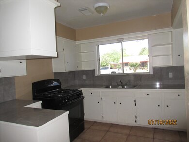 10330 Hollyglen Dr, Houston, TX 77016 - photo 4