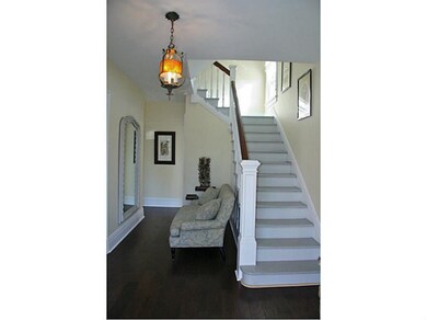 Entry/Foyer.