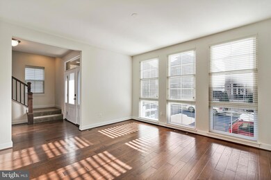 20442 Codman Dr, Ashburn, VA 20147 - photo 3