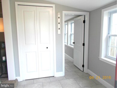 2418 Alma Rd, Halethorpe, MD 21227 - photo 2