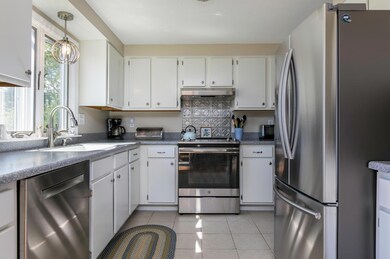 27 Starboard Drive Cape-large-017-029-Ki