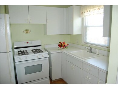 Kitchen Stove and frig stay!