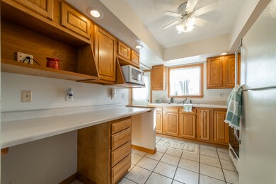 641 S Elm St, Lincoln, IL 62656 - photo 7