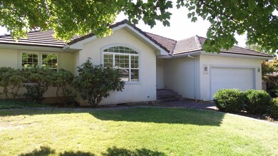 2466 Greenridge Dr, Medford, OR 97504 - photo 2