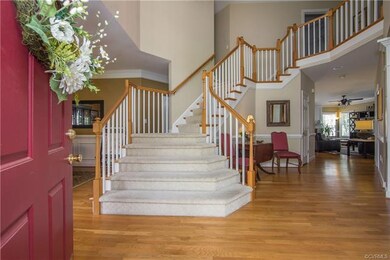 2-story foyer with grand staircase
