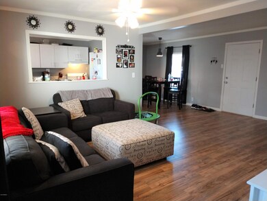 LIVING/DINNING ROOM