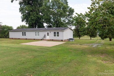 149 Bluegill Ln, Statesville, NC 28625 - photo 3