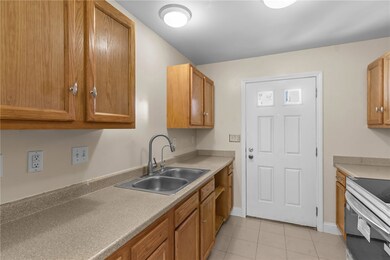 176 Pavilion Ave, Providence, RI 02905 - photo 5