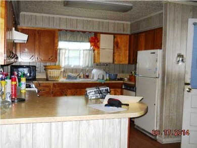 556 Charles St, New Iberia, LA 70560 - photo 2