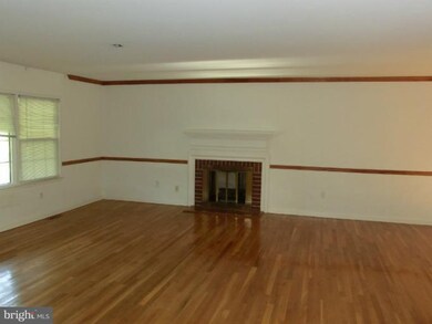 4404 Braeburn Dr, Fairfax, VA 22032 - photo 2