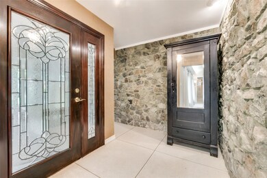 1407 Pebble Creek Dr, Euless, TX 76040 - photo 4