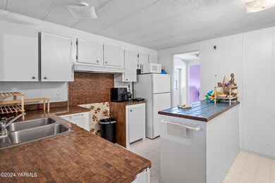 2-kitchen1