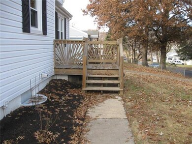 nice entrance with porch