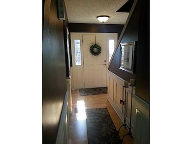 Entry/Foyer.