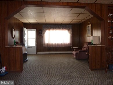 617 Maddock St, Crum Lynne, PA 19022 - photo 3