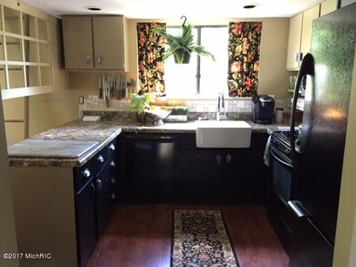 153 Selkirk Ct unit 112, Kalamazoo, MI 49006 - photo 6