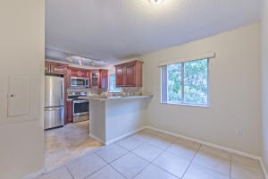 KITCHEN / DINING