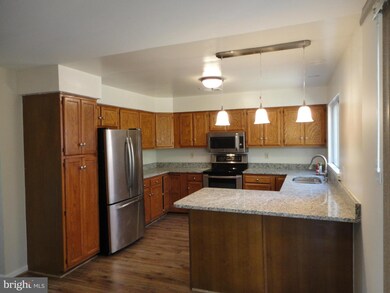 9301 Frensham Ct, Laurel, MD 20708 - photo 4