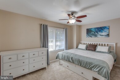 1346 Chetworth Ct, Alexandria, VA 22314 - photo 5