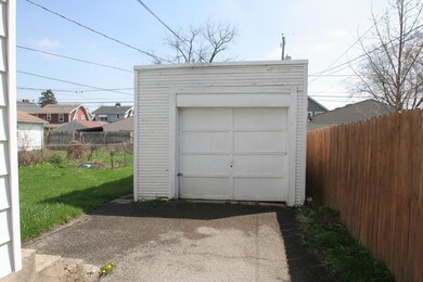 Detached Garage