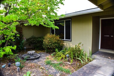1975 Camellia Ave, Medford, OR 97504 - photo 3