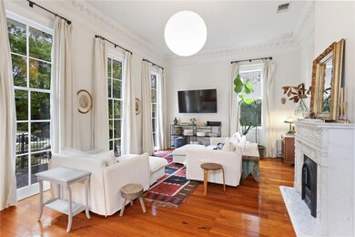 Entry/Living room