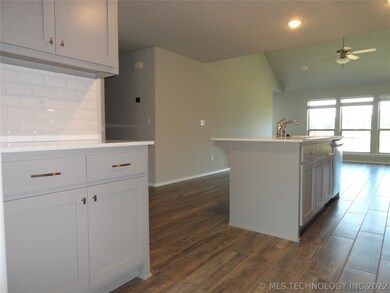 1908 E Winston St, Broken Arrow, OK 74011 - photo 5