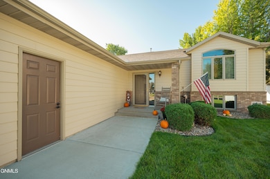 449 Napa Loop, Bismarck, ND 58504 - photo 3