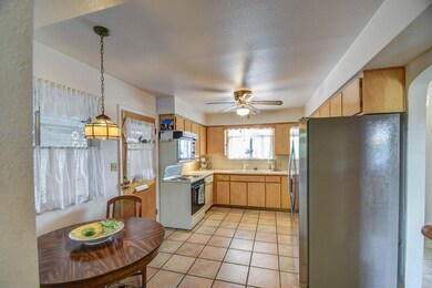 Eat-in Kitchen