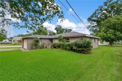 Side view front 316 Oak Lane Luling La 70072