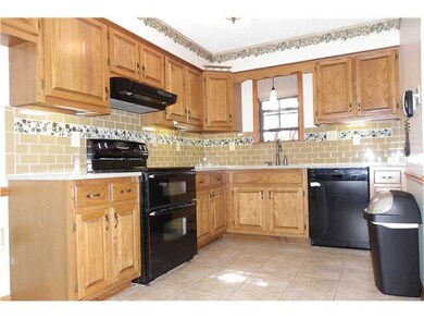 Deep S/S sinks.Quartz counter tops.Glass bksplash.
