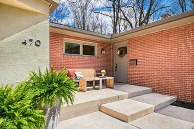 470 Canyon Dr NE front patio