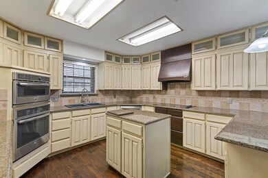 1020 Clear View Dr, Bedford, TX 76021 - photo 3