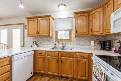 3703 Prince Dr SW, Cedar Rapids, IA 52404 - photo 6