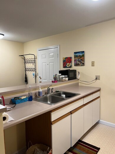 422 Hildred Dr, Burlington, VT 05401 - photo 4