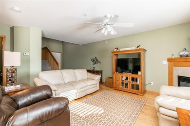 4001 37th Ave SW unit C, Cedar Rapids, IA 52404 - photo 3